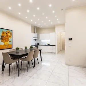  דירה Spacious 2 Bedroom Nearby Center אוסטריה